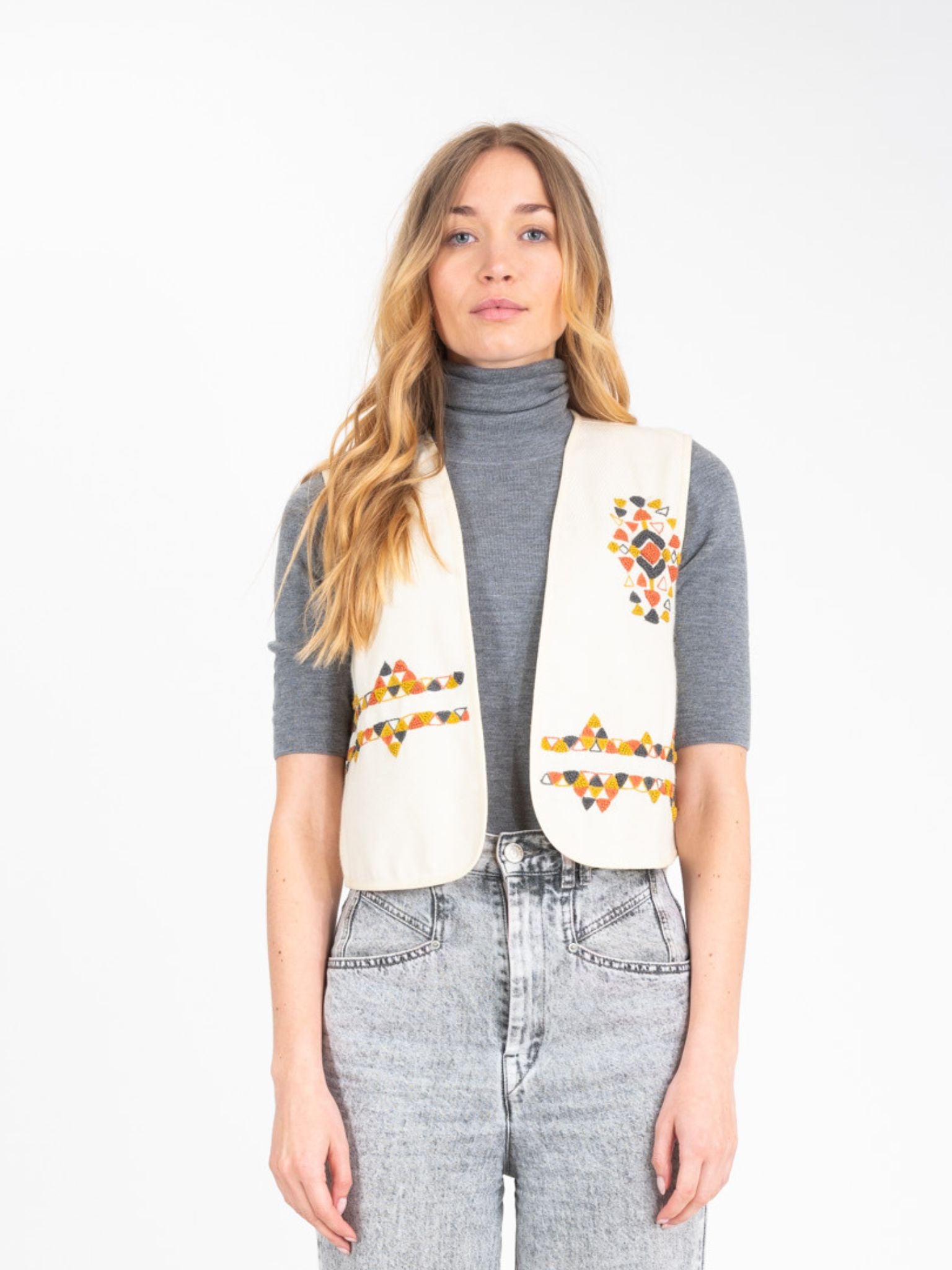 PLAYFUL embroidered white wool bolero