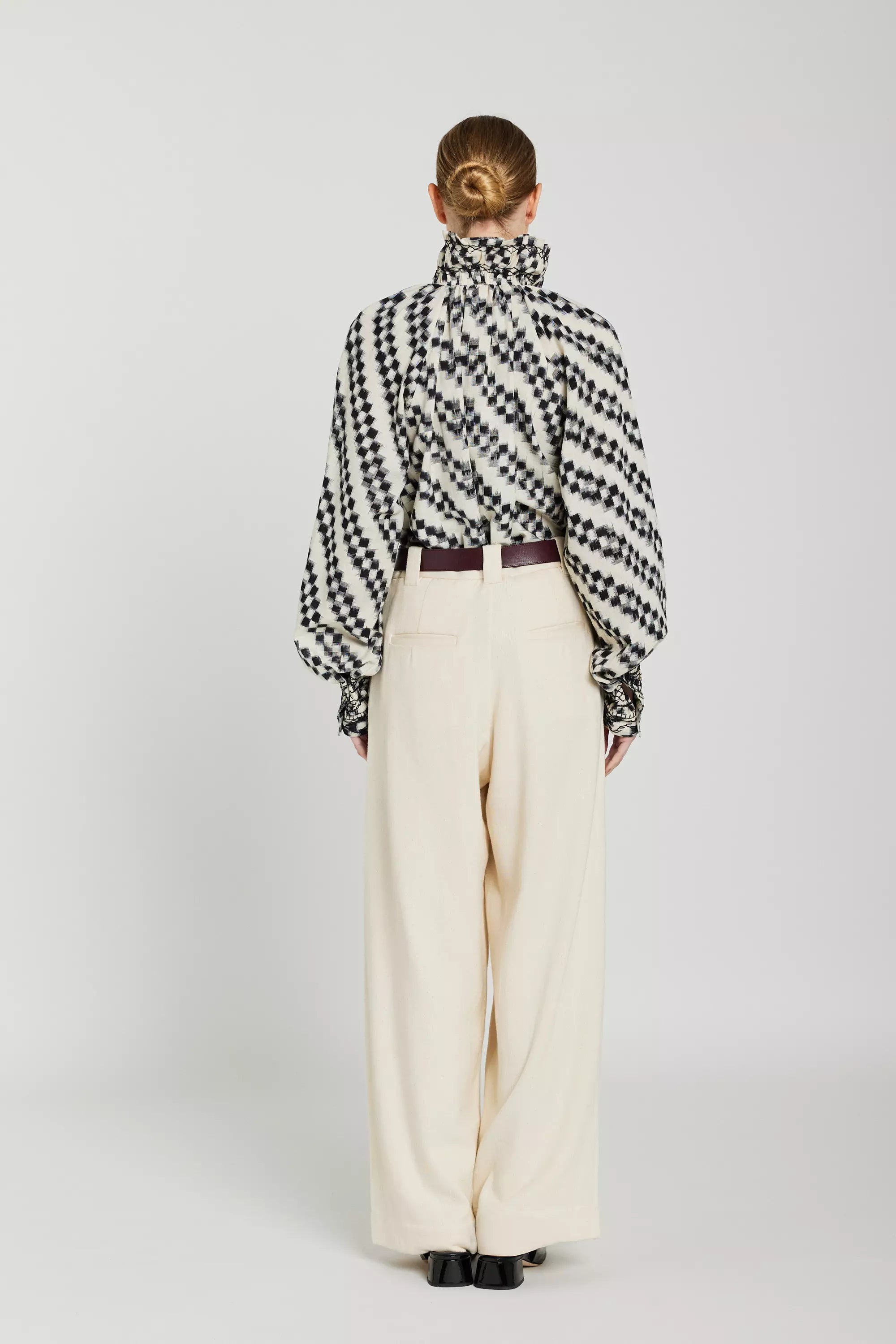 ikat noir et blanc blouse v de vinster