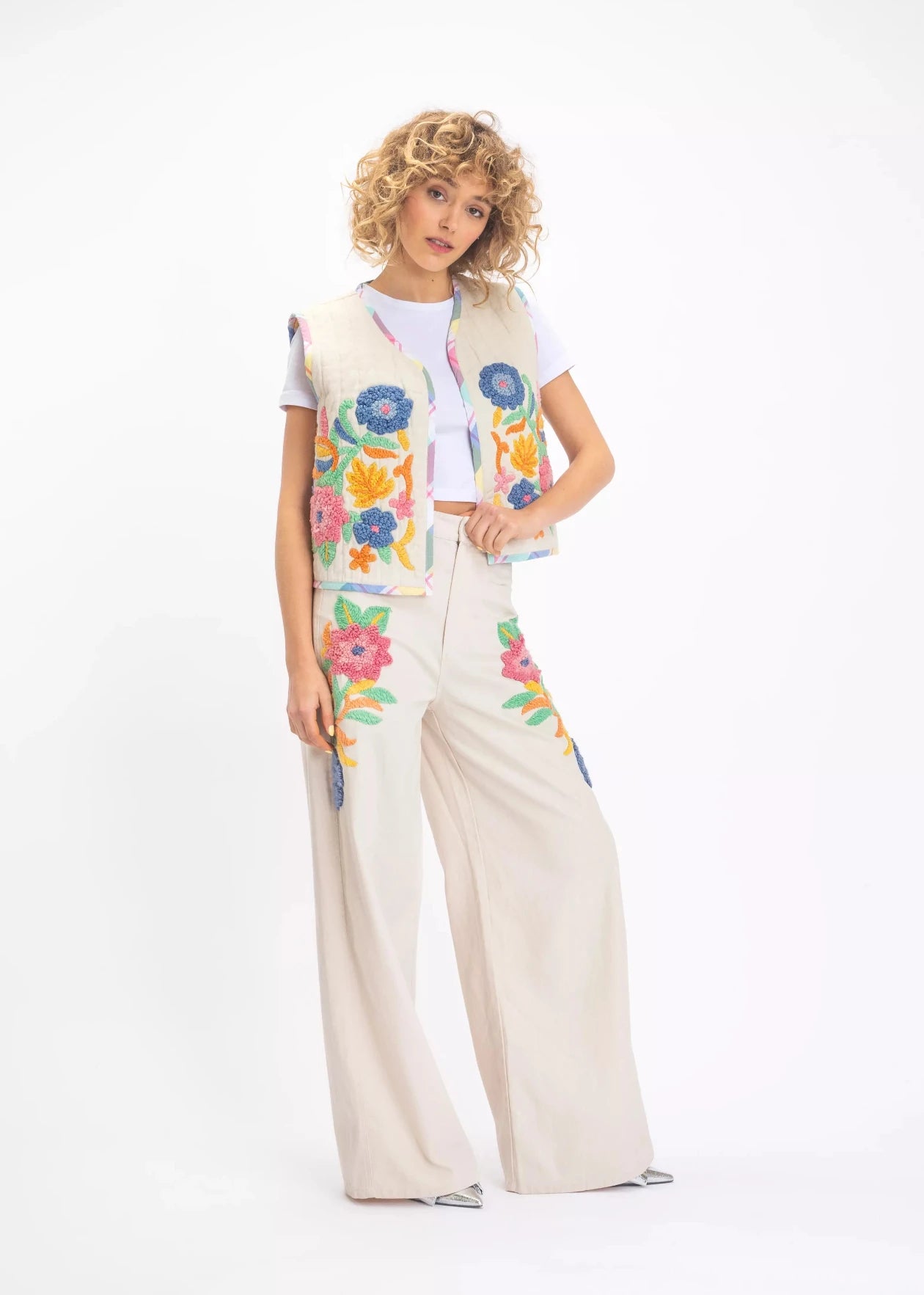 pantalon v de vinster brodée