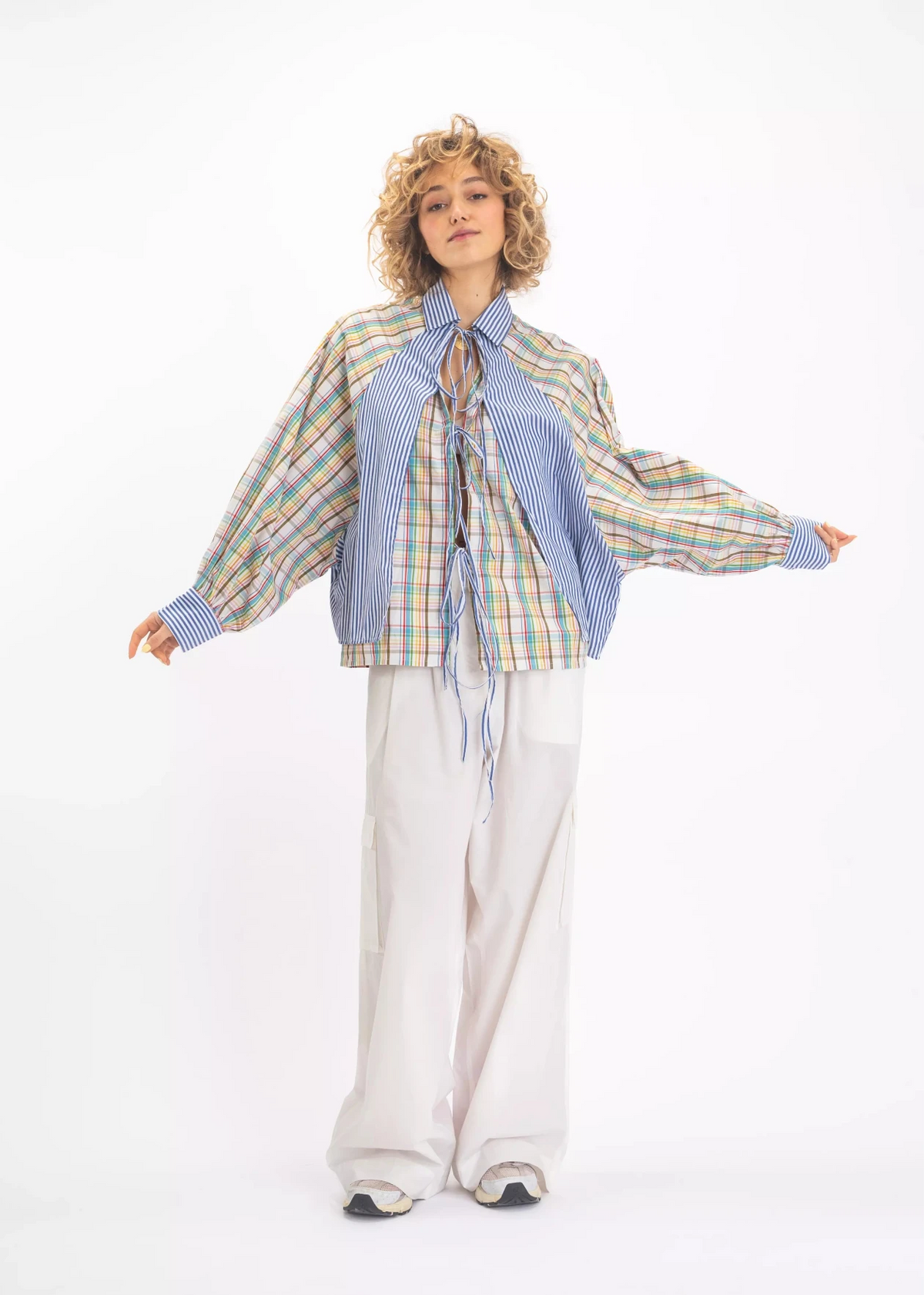 blouse bleu v de vinster volants