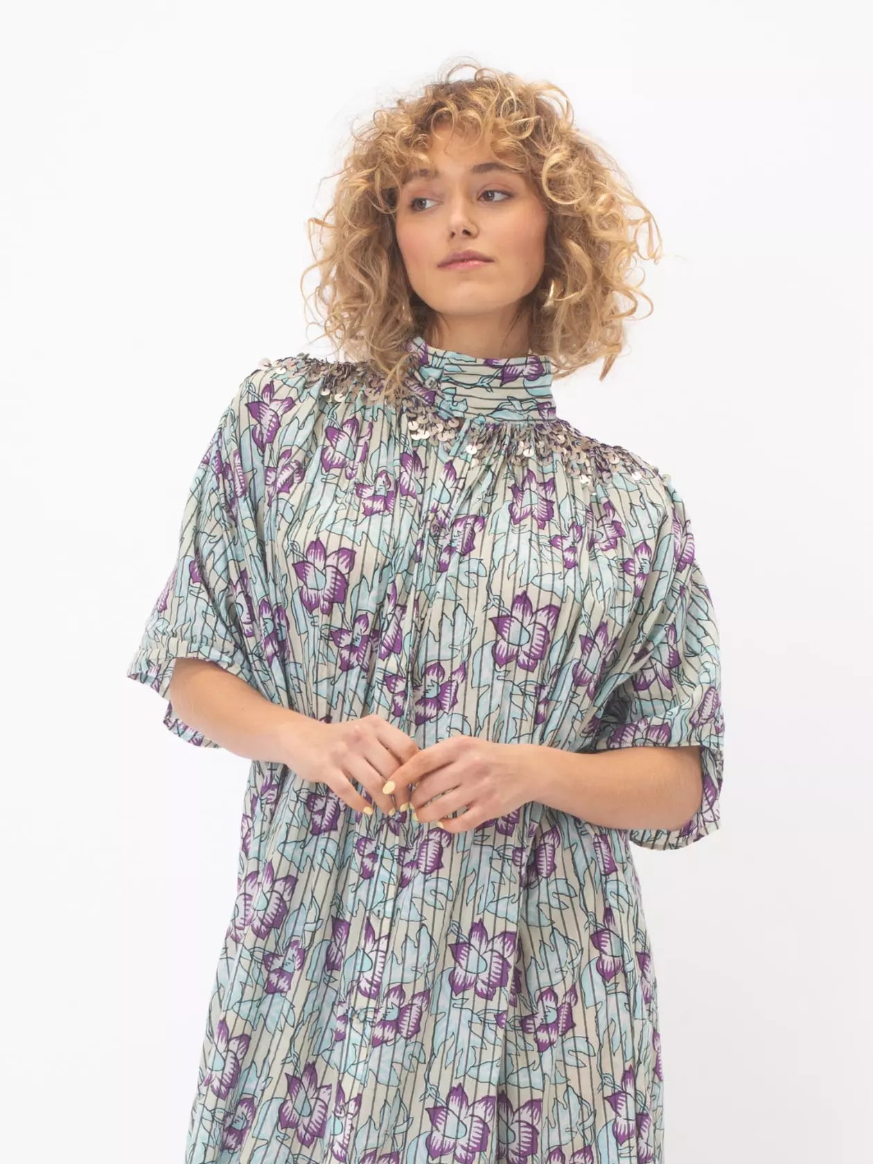 V DE VINSTER ROBE BHUMI
