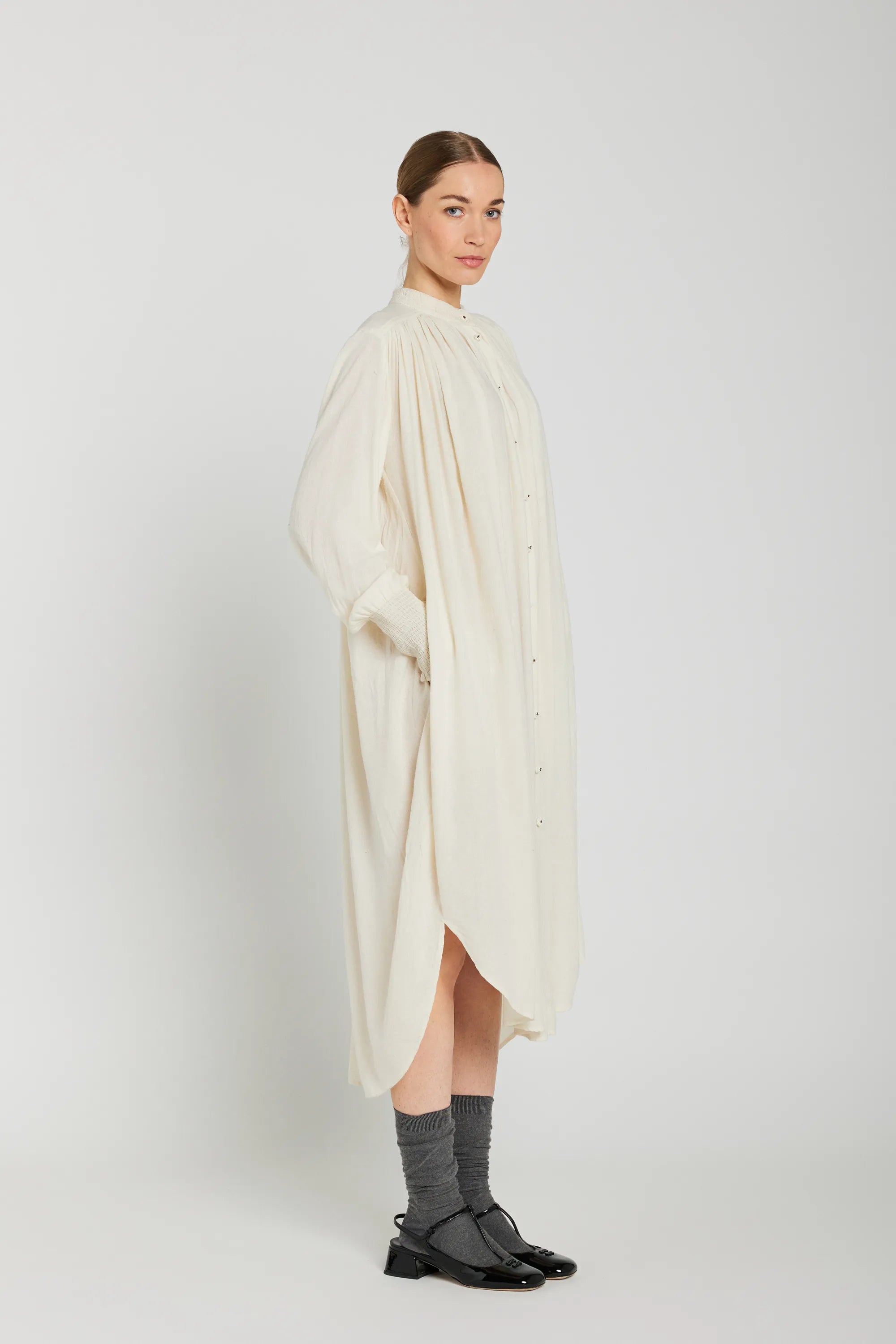 césar v de vinster robe blanche