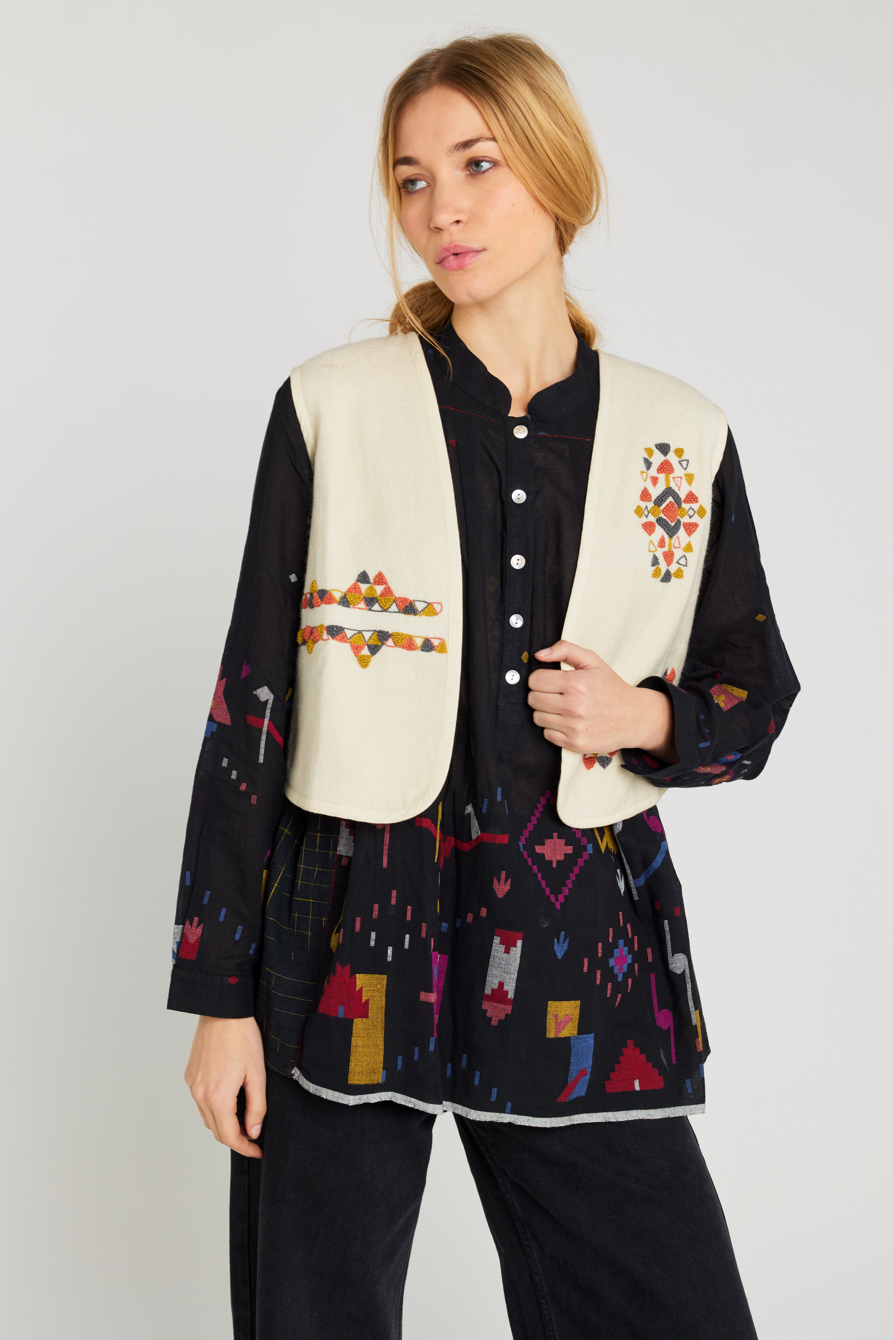 PLAYFUL embroidered white wool bolero