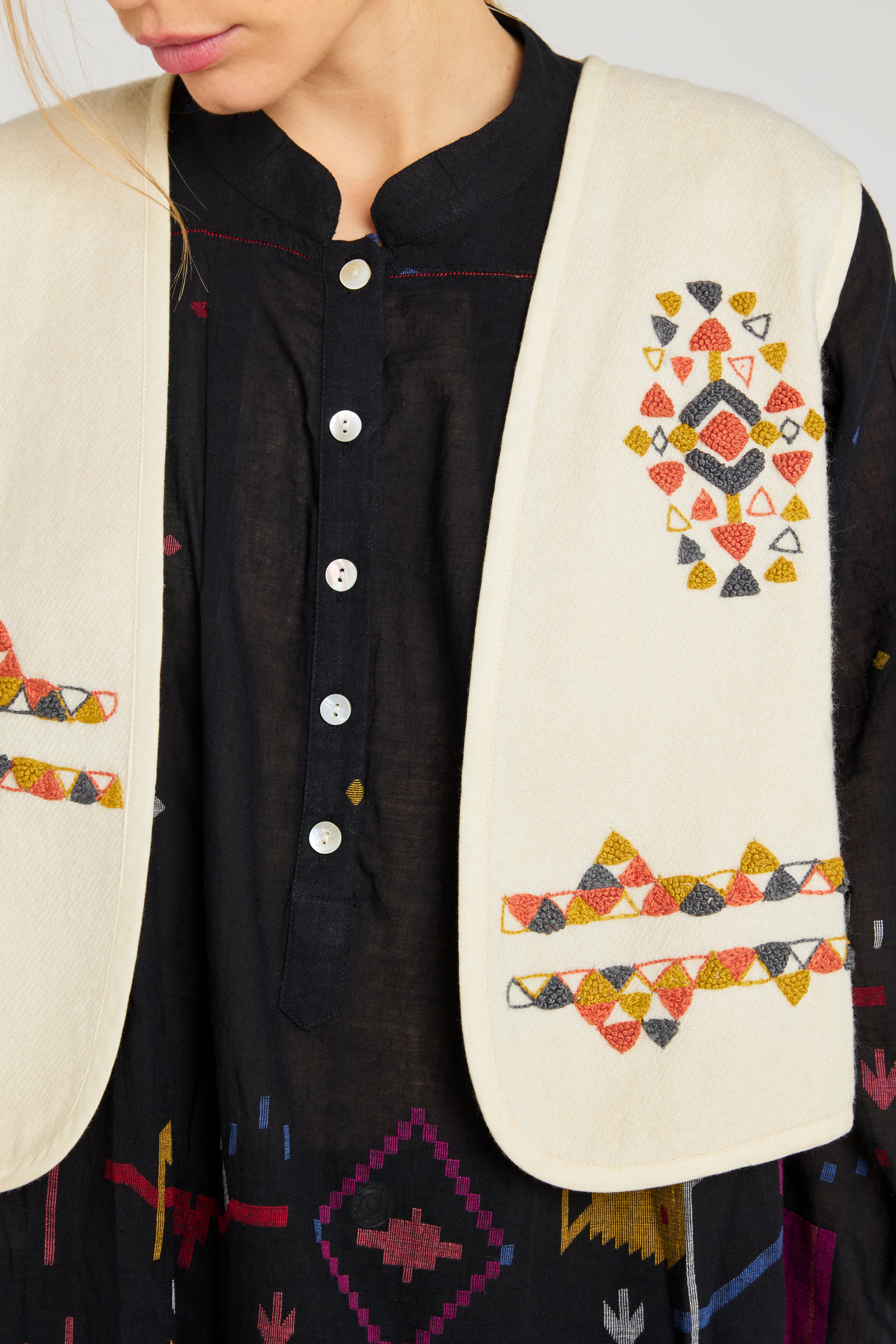 PLAYFUL embroidered white wool bolero