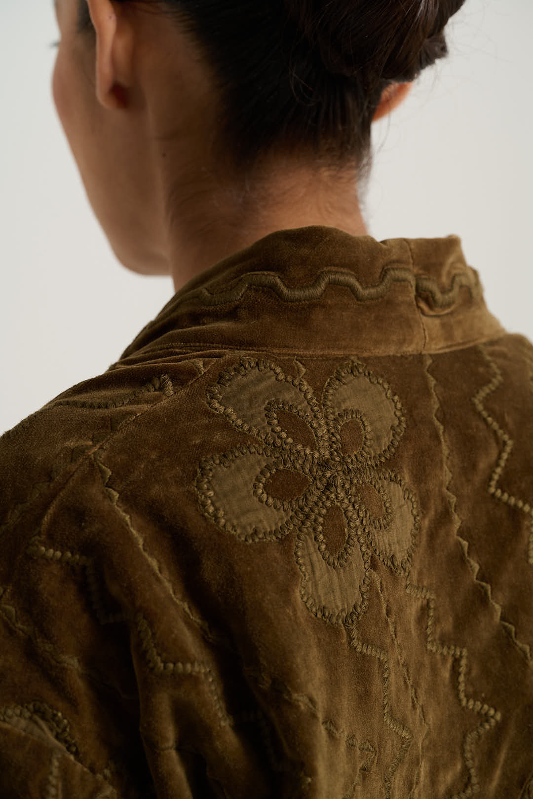 ISAAC khaki velvet kimono