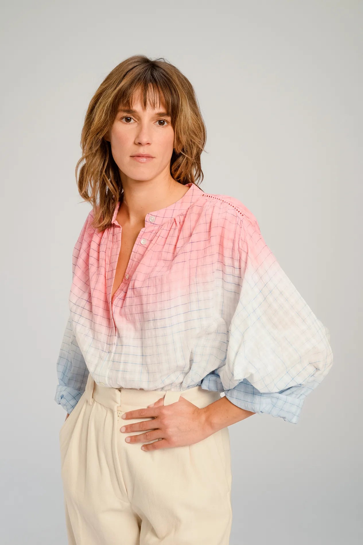 BLUE TIE AND DYE HIMI V DE VINSTER BLOUSE PINK