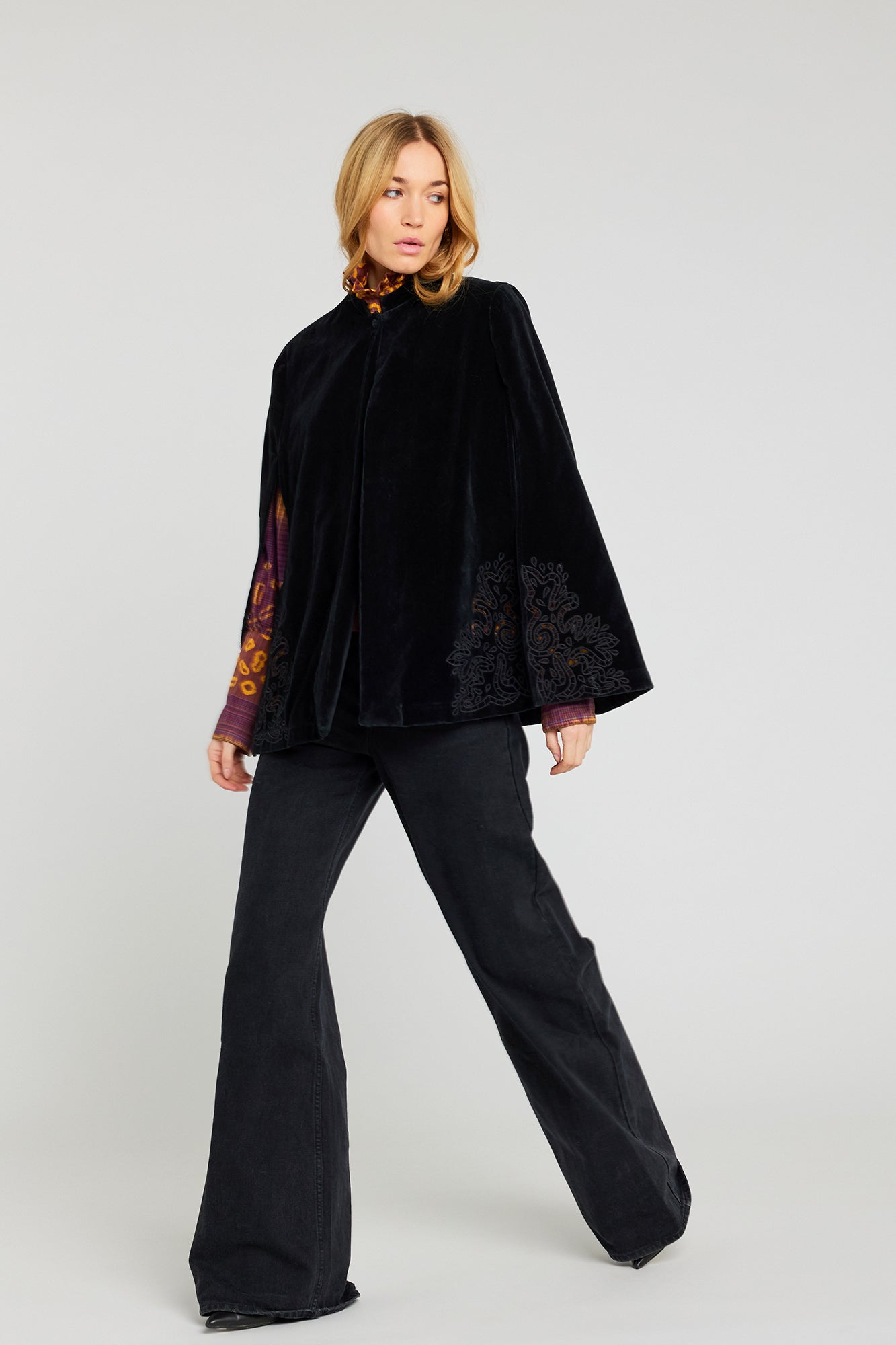 Cape en velours et dentelle noir LOVE