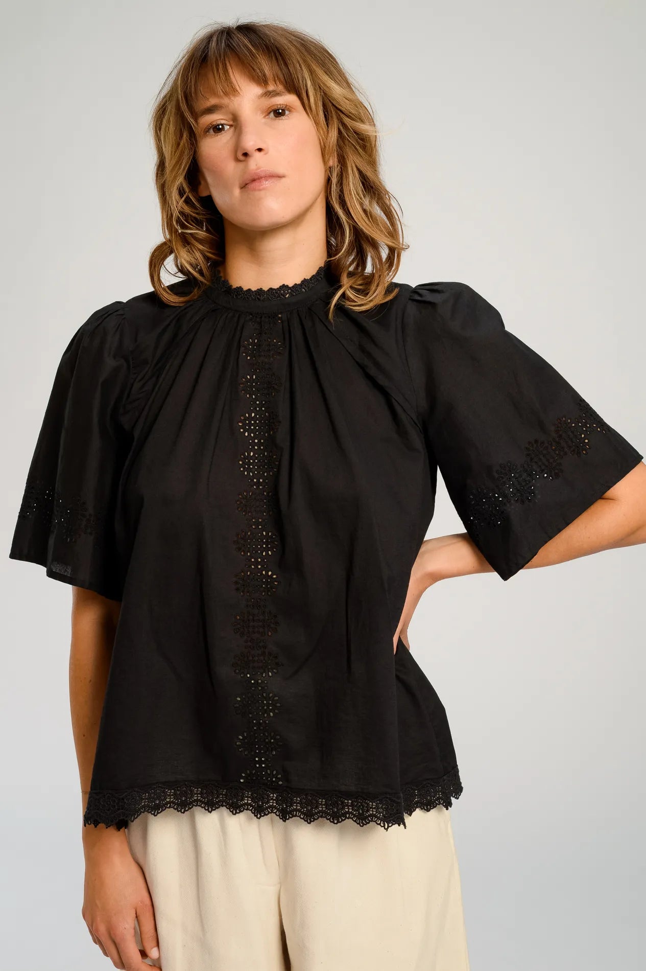 BLACK V DE VINSTER TOP DENTELLE
