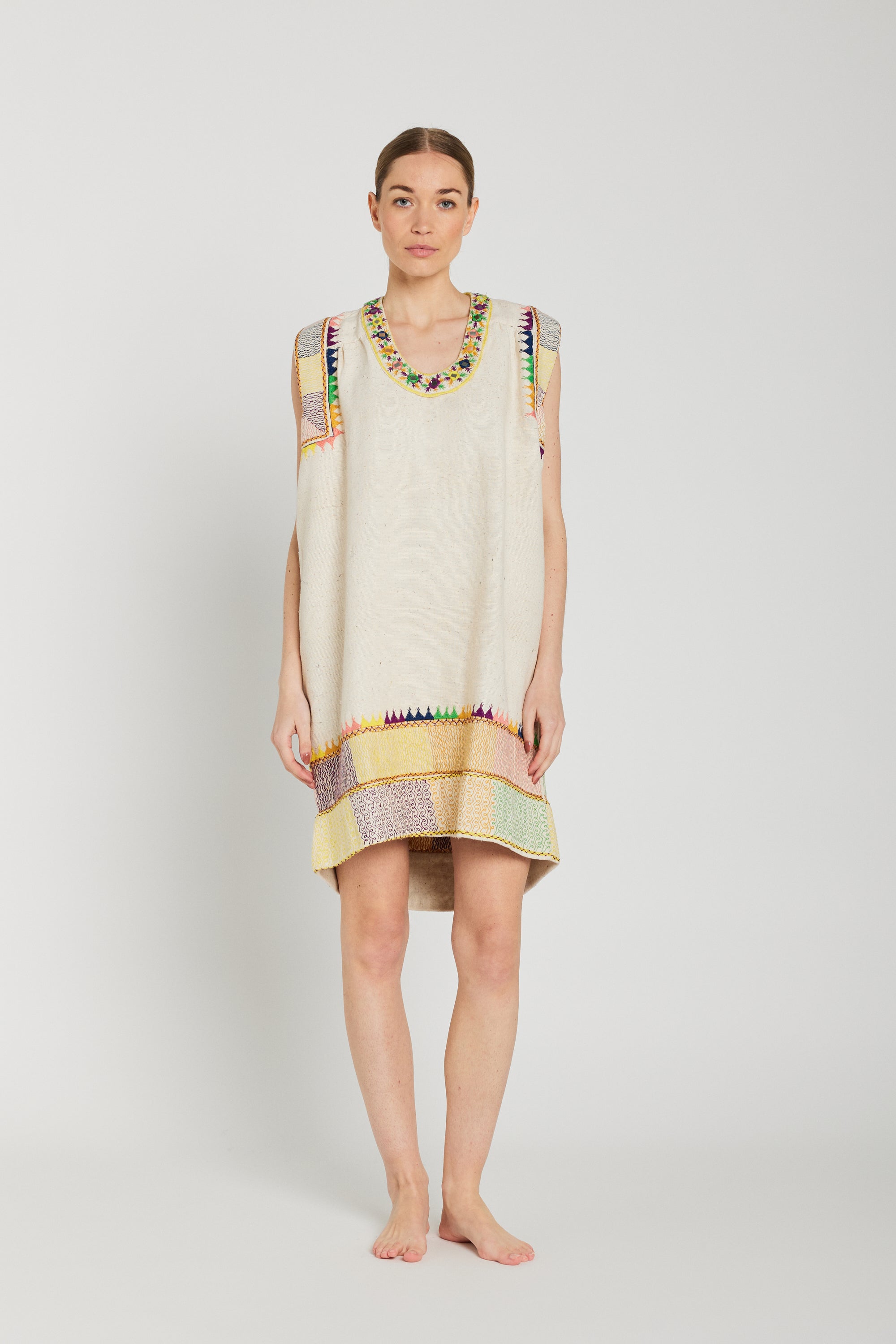 SARASWATI embroidered dress