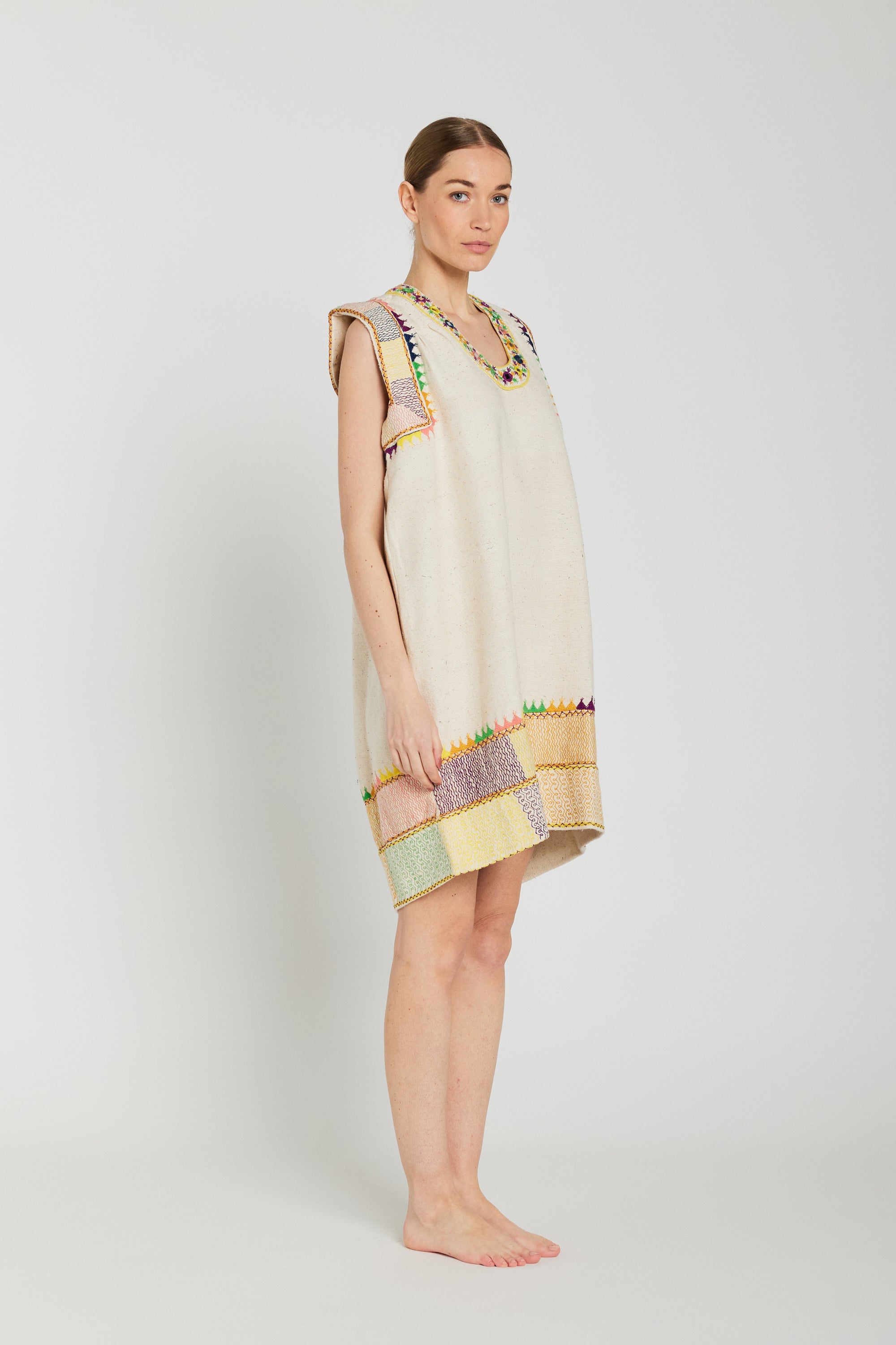 SARASWATI embroidered dress