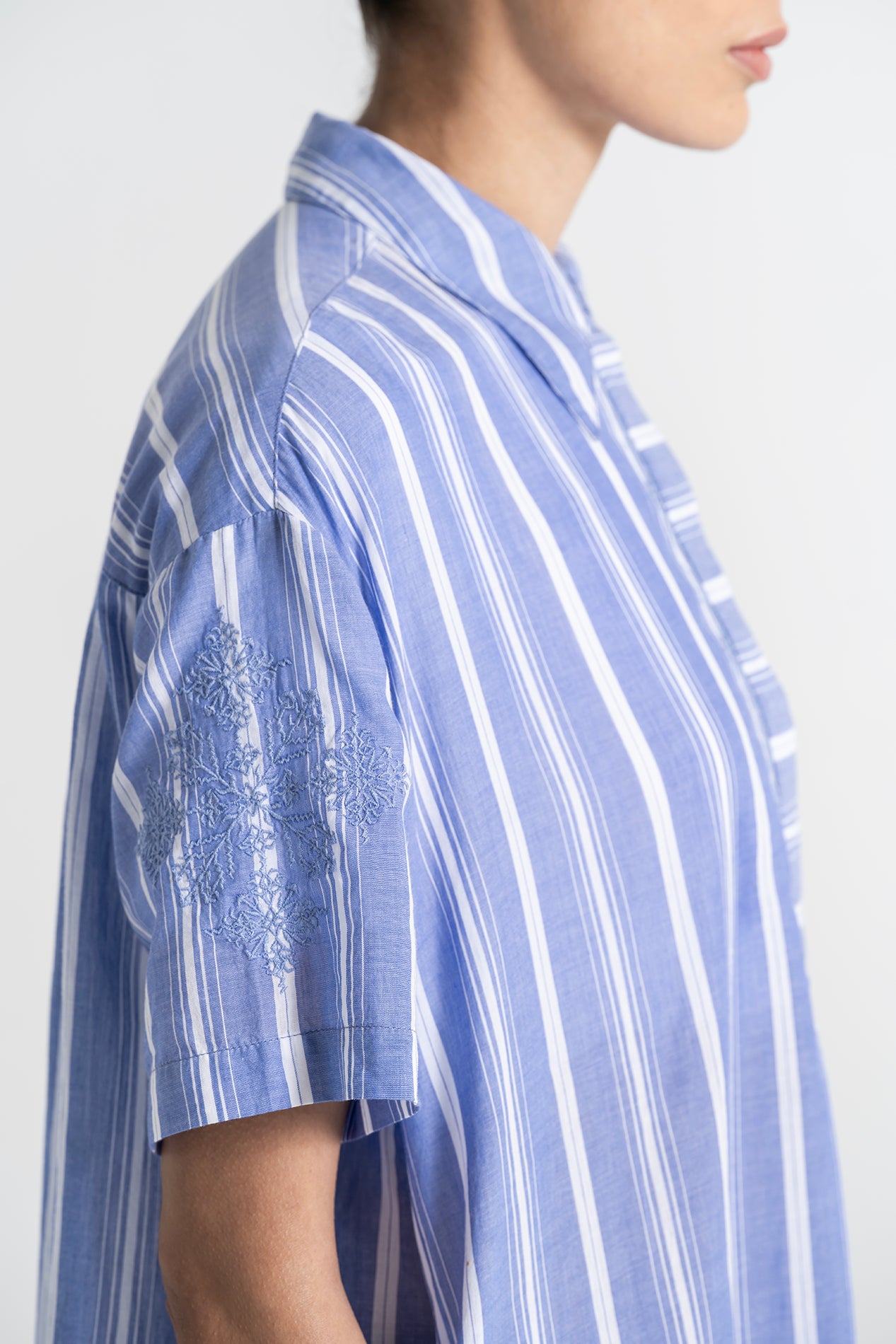 Chemise à rayures bleue brodée BRASILIA