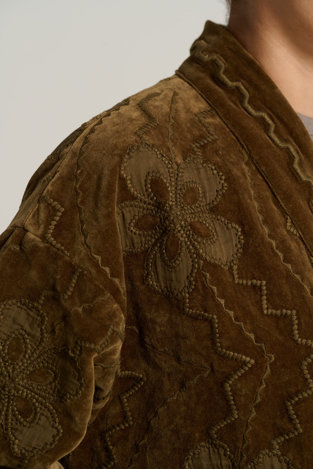 ISAAC khaki velvet kimono