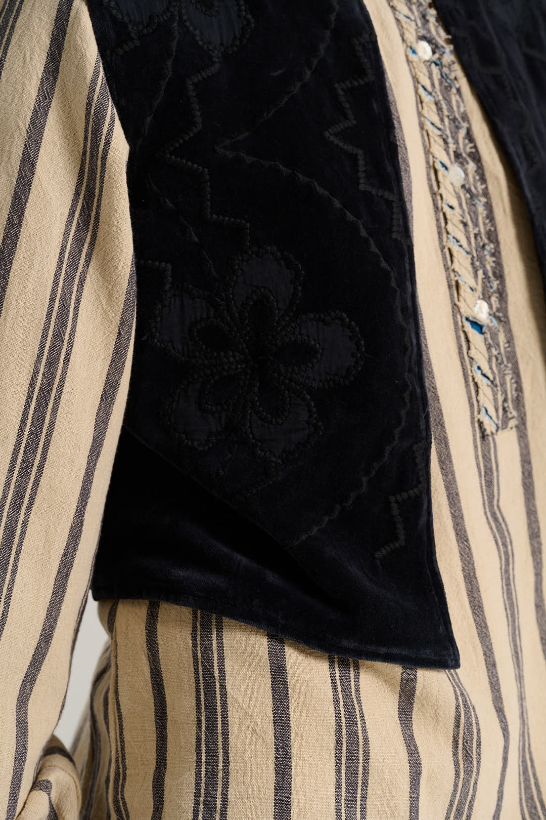 ISAAC Anthracite Velvet Bolero