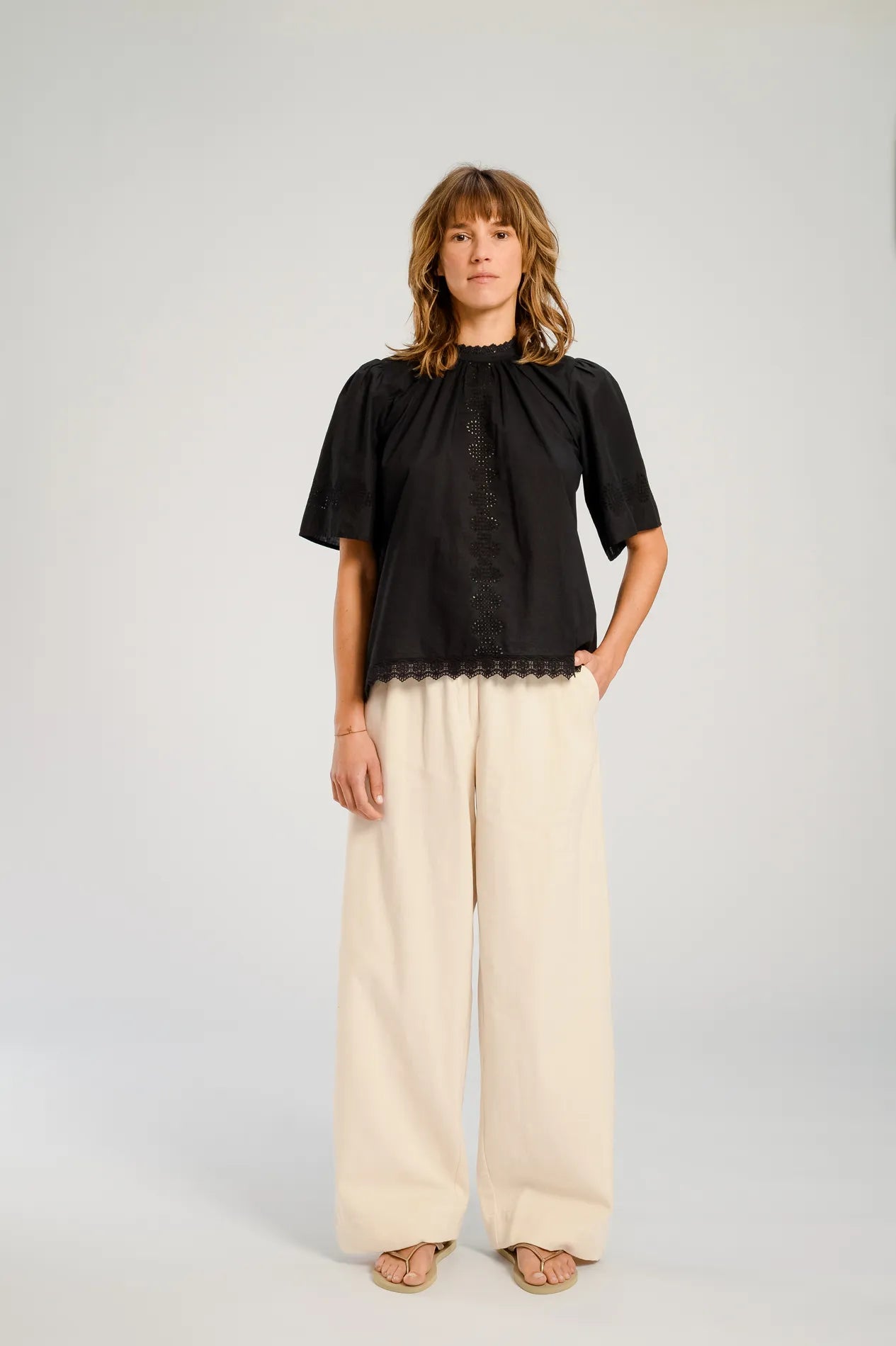 TOP DENTELLE BLACK V DE VINSTER