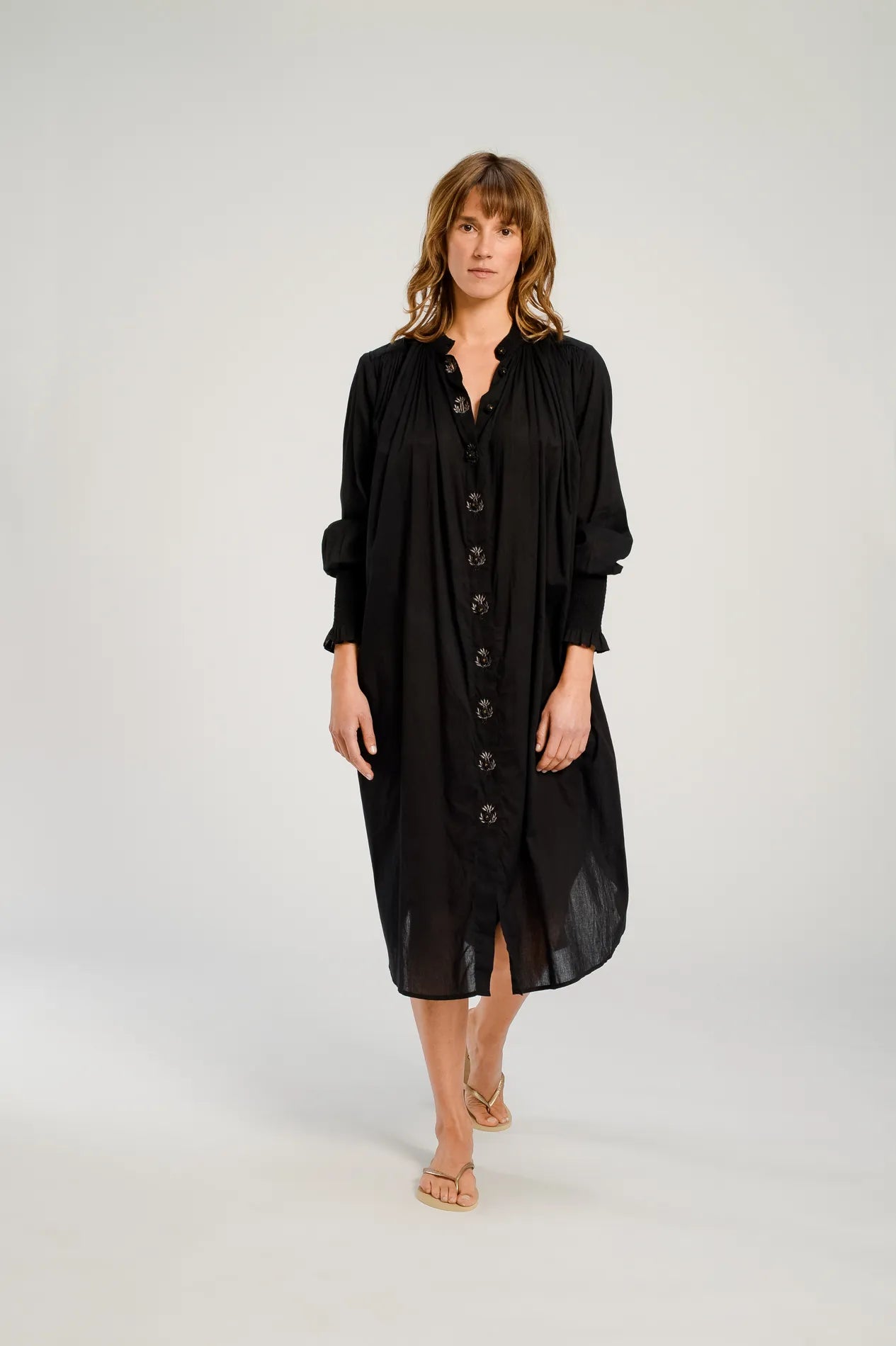 v de vinster noire robe brodée