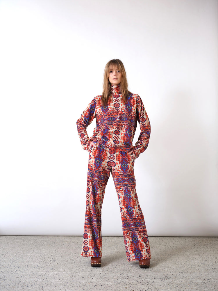 Pull col montant en velours rouge Tapestry